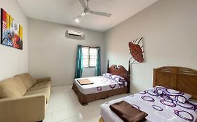 Near Beach And Airport - Ivana Homestay Unit C1